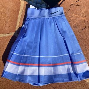 Nike Women's Blue Pleated golf/tennis Skort